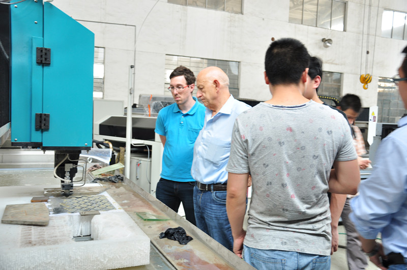 5 eje Waterjet Machine.jpg
