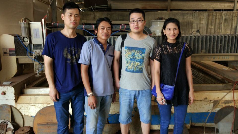 Los ingenieros proporcionan posvis en Tailandia.jpg