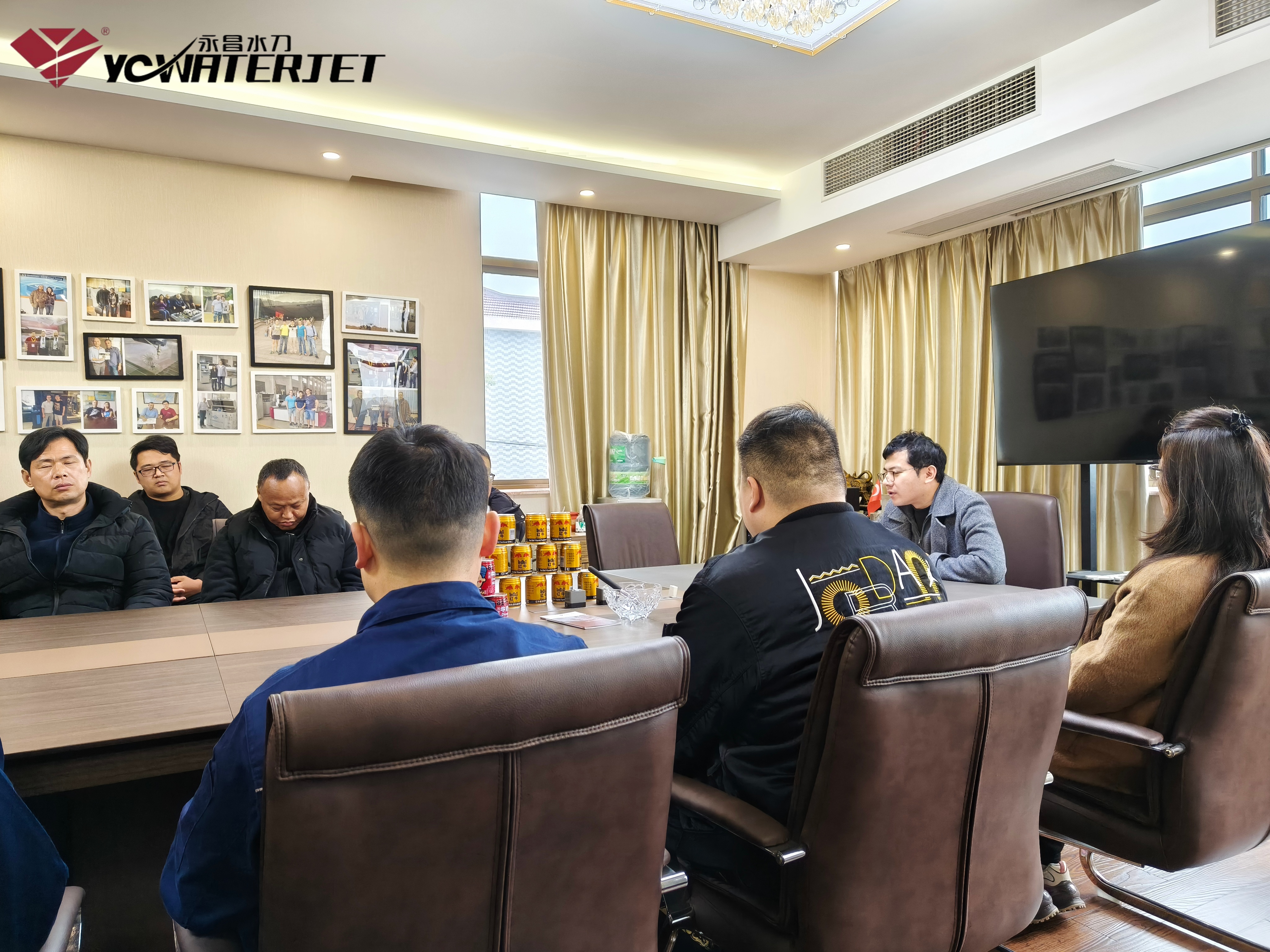 YC Waterjet inicia el a&ntilde;o del caballo 