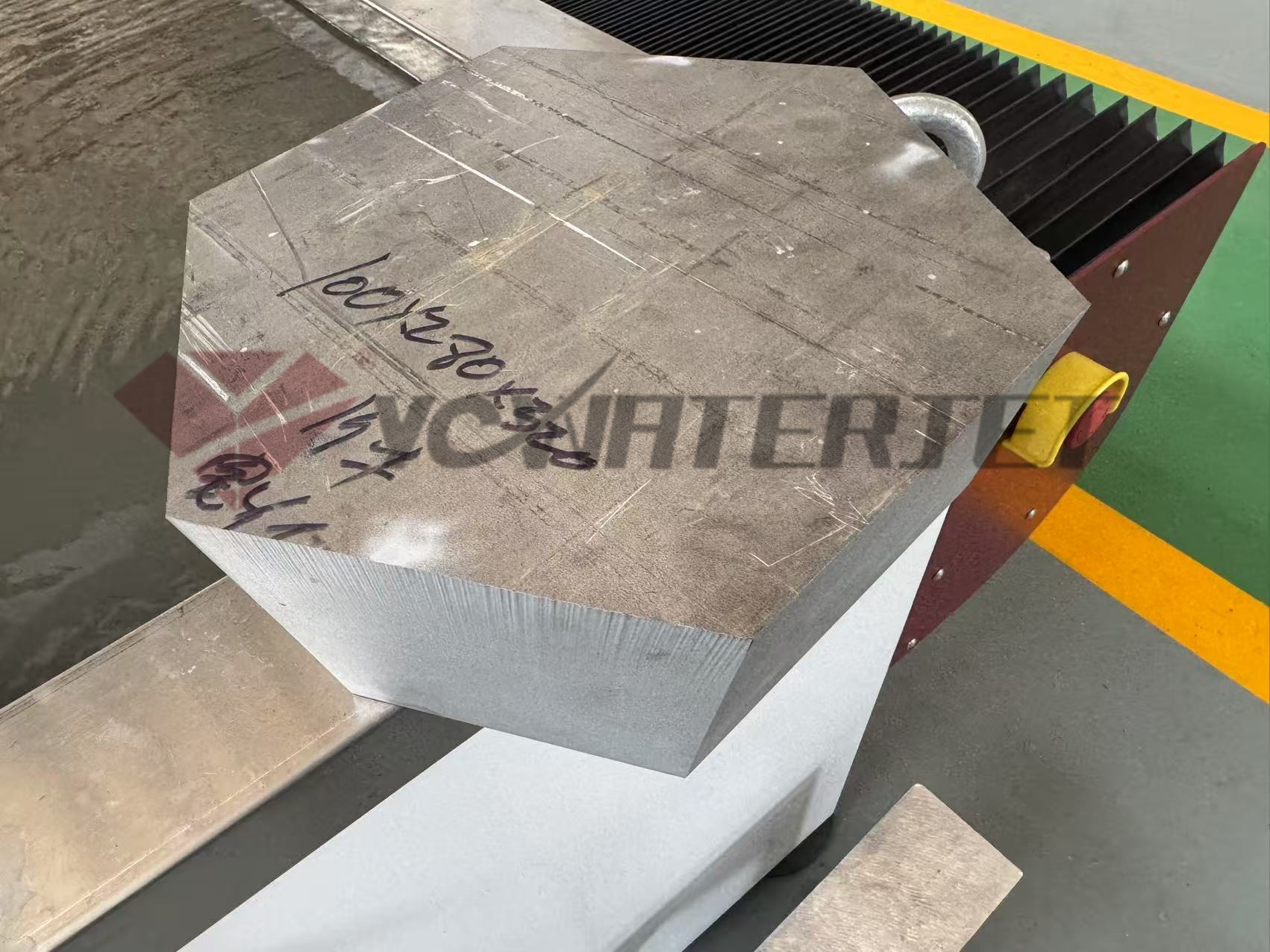 Muestra de corte de bloque de aluminio grande 