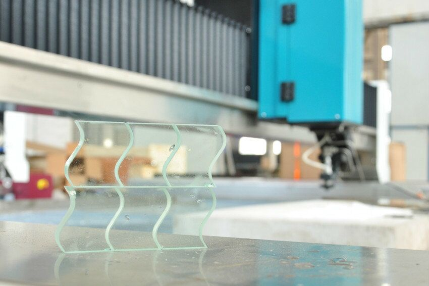 Máquina de corte por chorro de agua de marco fundido integral para vidrio